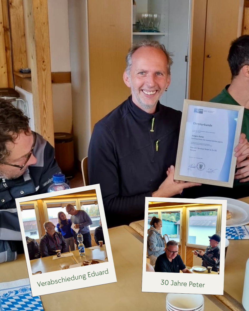 Mann hebt Urkunde hoch. zwei weitere Bilder im Bild