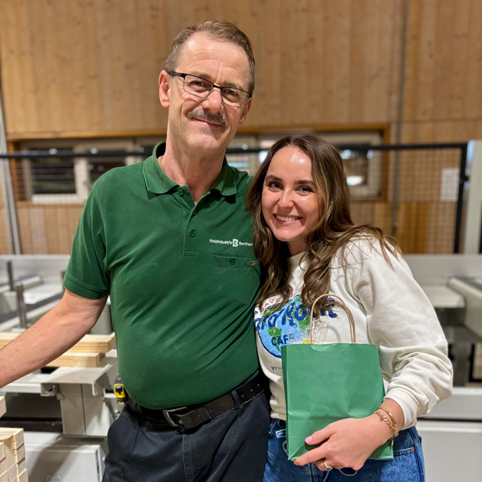 Elisa Bernhard mit Mitarbeiter